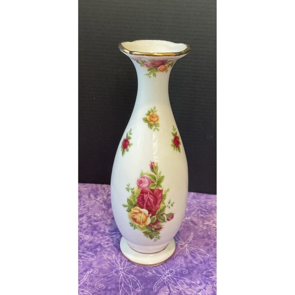 Royal Albert Bone China‎ Old Country Roses 7.5 Inches Bud Vase England 1962